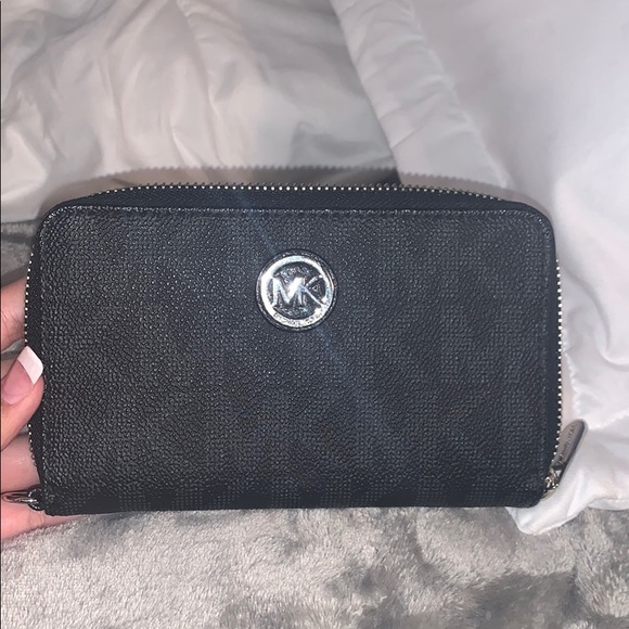 Michael kors wallet - Picture 1 of 4